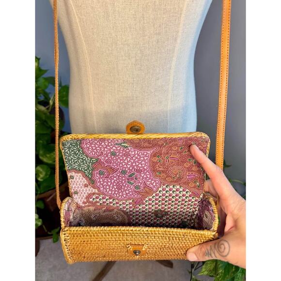 Vintage Bali Rattan and Leather Envelope Crossbody Bag - Picture 6 of 10